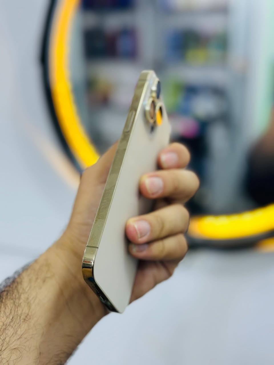 السلام عليكم  
اخوان ايفون 13برو ماكس للبيع 
ذاكره 256 بطاريه 85 جهاز نظيف  عربي اصلي بعده ع بلاده كلشي مامبدل بيه باكيته موجود الي يريد يتصل ماجاوب خاص هذا رقمي *********** السعر 760وبيه مجال
