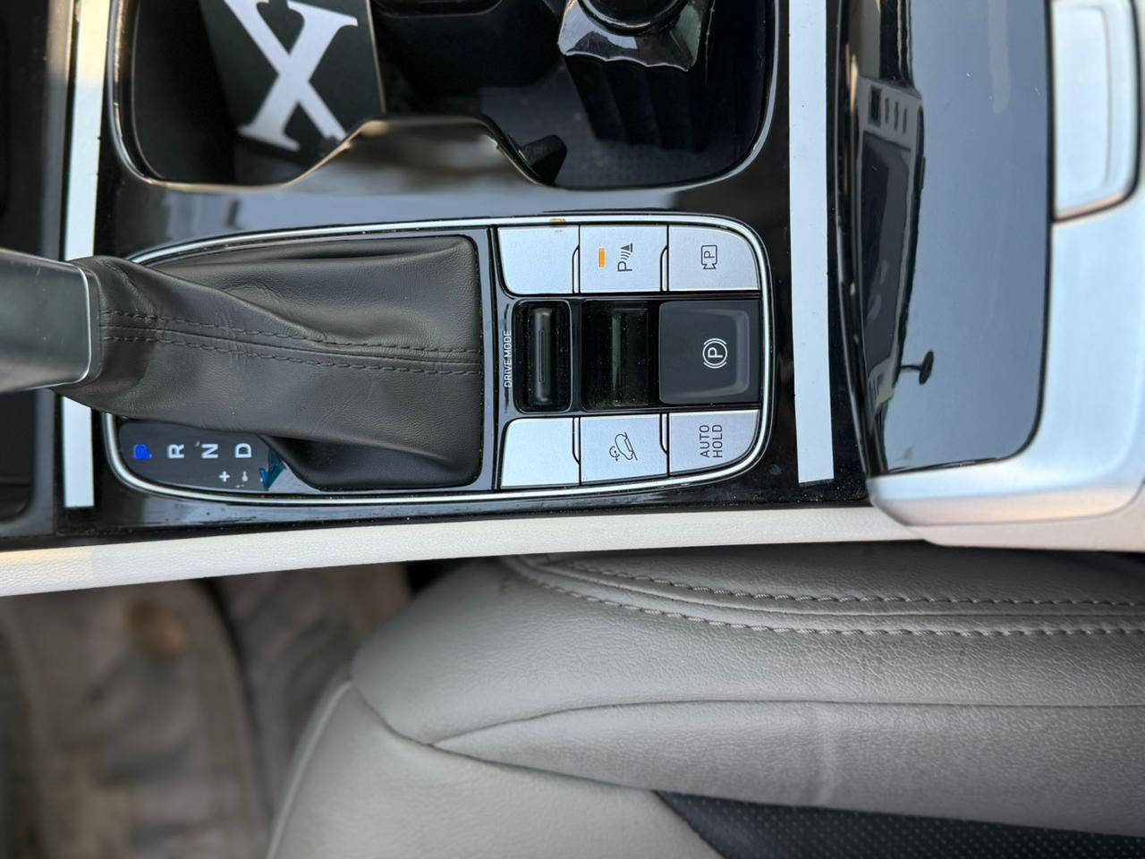 السلام عليكم توسان 2024 خليجي ماشيه 17 الف فول مواصفات 1/1 مكفوله من الشخط السعر 260 سياره اخت الزيرو مكان السياره بغداد الغدير للاستفسار ***********
