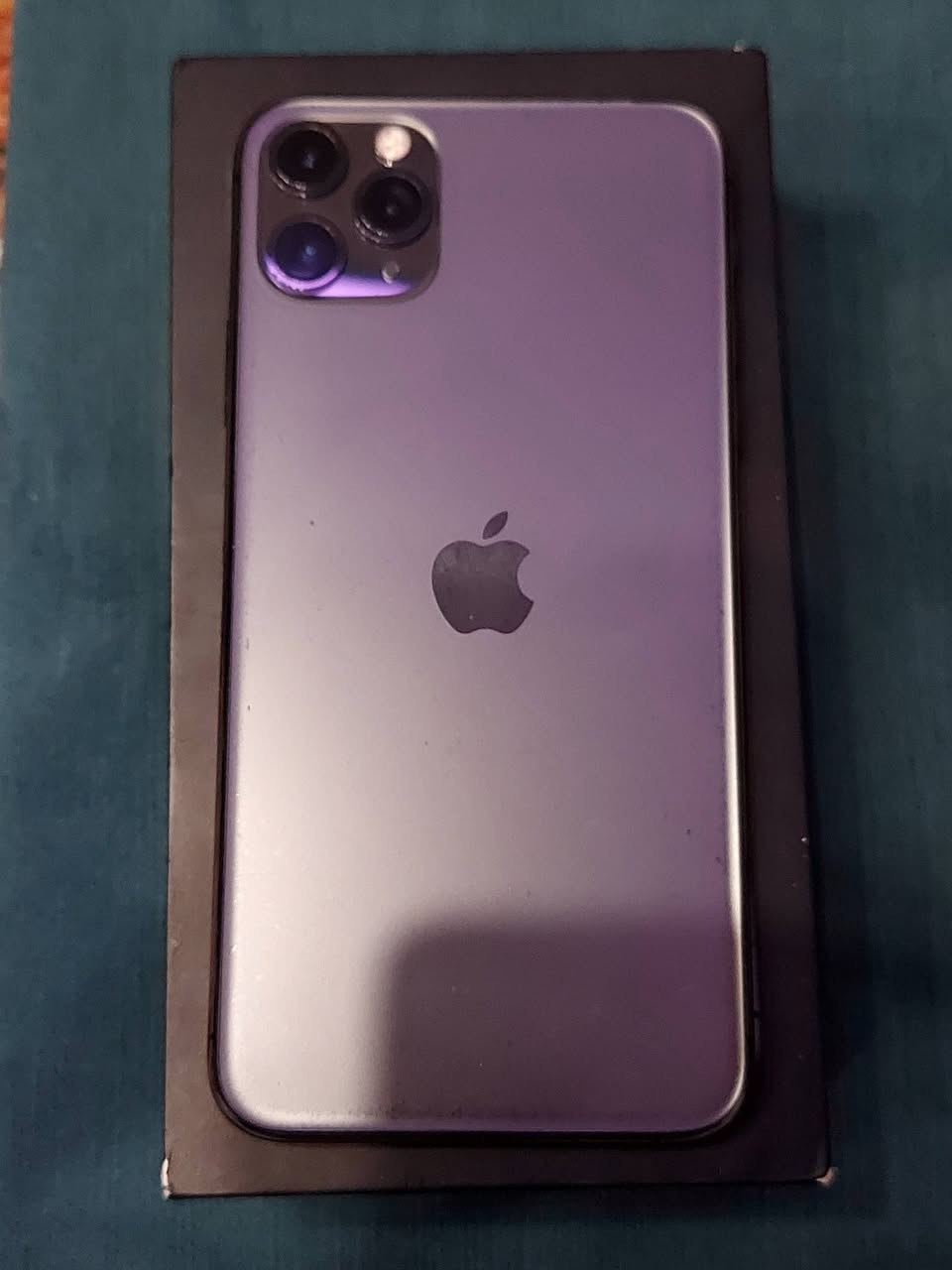 سلام عليكم للبيع ايفون ١١برو ماكس دبل خط جهاز شرق اوصط مو امريكي جهاز مكفول وتر بروف  معه كامل ملحاقته شاحنه لزكه كفر وكارتونه مالته الصليه نظافته ٩٠بل ١٠٠ بطاريته ٧٣ بلاديه ما ملعوب بيهه وما بي اصراف قوي ذاكره ٢٥٦ جهاز نضيف شوفت عينك عارضه ب٣٧٥وبي مجال حك لجيه مكاني نجف وهذه رقمي ***********
