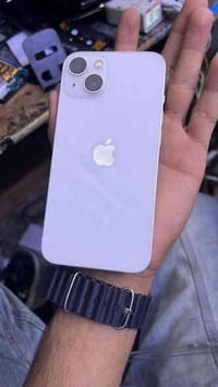 سلام عليك. آيفون 13 عادي جهاز نضيفه ما مفتوح ع واضع الشركه جهاز نضيفه ...