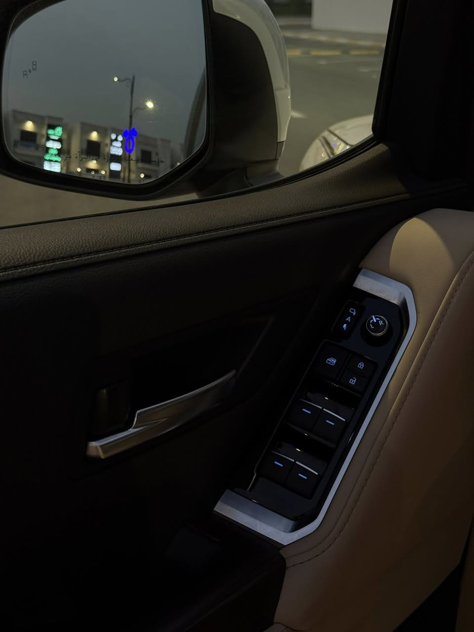 ‎تویوتا لاندکروزر
LandCrusier
GXR LIMITED 
سنة الصنع 2024
العداد 15،000کم
محرک 6 سلندر بدون توربو 4،000
السیارة مرقم رقم أربیل
ضمان وکالة شركة جيهان/ بعد ضمان منتها وسياره كفاله عامة من كل شيء/ مغلفه PPF الأصلي١٤٠٠$ضمان ١٠ سنة 100%

درووستکراوی : TOYOTA 
مۆدیل :  LAND CRUISER GXR LIMITED
ساڵ : 2024
ماوەی رۆشتوو : 15,000 KM
 بزوێنەر : شەش پستی محرک 4000 بێ توربۆ  تبیعي
لاشەی کامل PPF ئەصڵی بۆ کراوە بە 1400$ زەمانی 10 ساڵی هەیە ✅
جام ڕەشی 80%ی قانونی مروری هەیە ✅
ڕەوشی ئۆتۆمبێل : بێ بۆیاغ بێ سارد هیچی نیە وەکو دەقی شەریکە ماوەتەوە ✅
بەناو کردن و وەکالە هەموو شتێکی بە شەرتە ڕەقەم هەولێرە  
بۆ زانیاری زیاتر پەیوەندی بکە بەم ژمارانەی خوارەوە 👇🏻
Whatsapp / ***********
Korek / ***********
