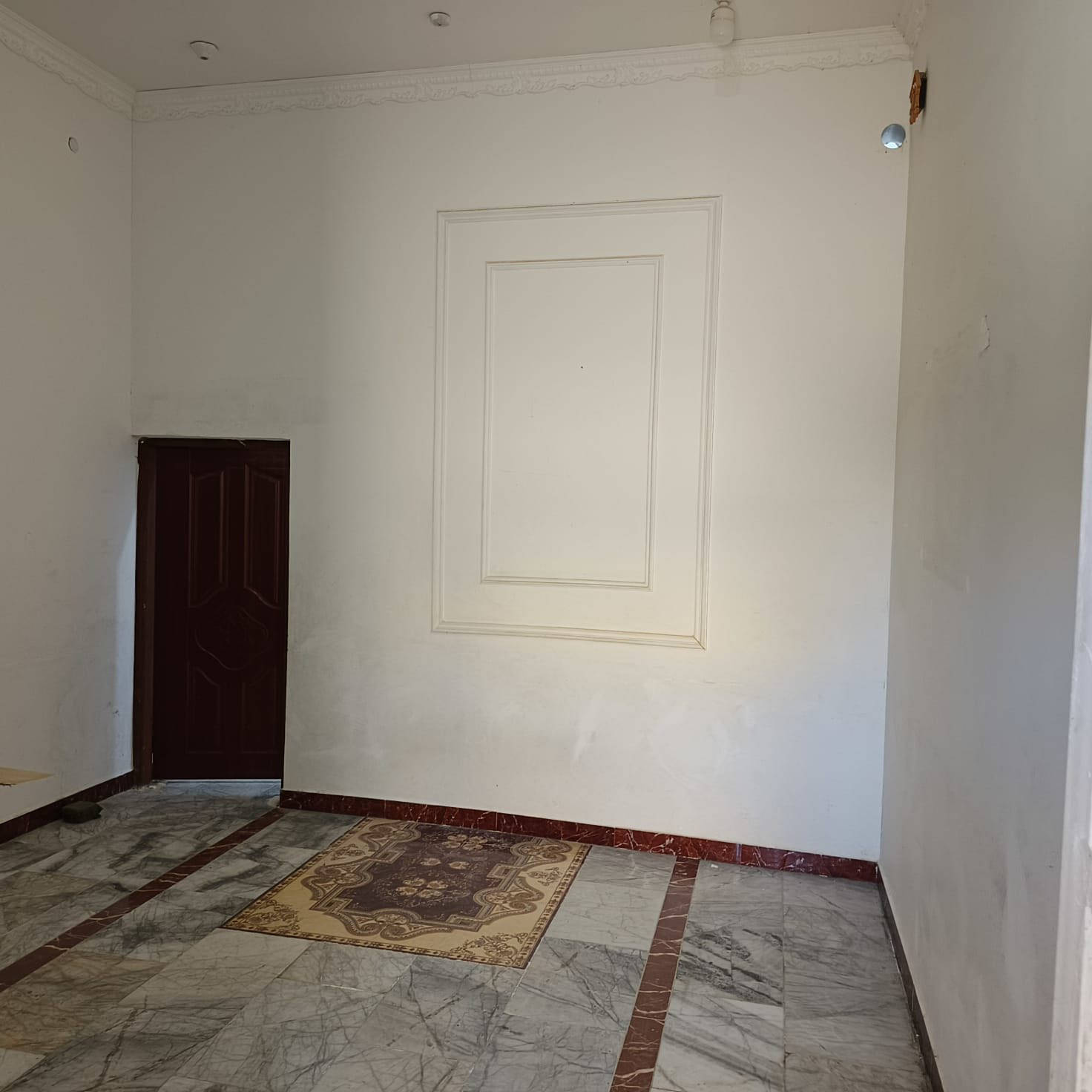 يوجد مشتمل بحي الشموع عائله نفرين  فقط شارع عشرين مجاور اسواق احمد قريب المدرسه الصينيه للستفسار *********** وتساب@
