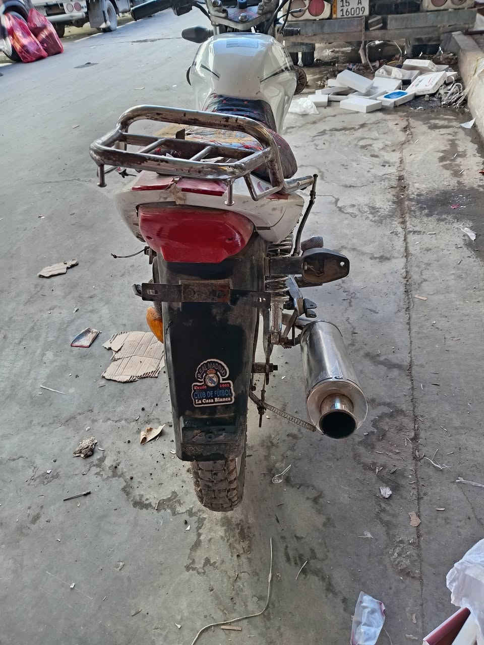 السلام عليكم دراجه البيع هيوشه 2017 مفتوحه  بس مره وحده   مراوس دراجه يراني  او للبيع   سعر 400وبيه مجال بصيط رقم ***********وبي واتساب
