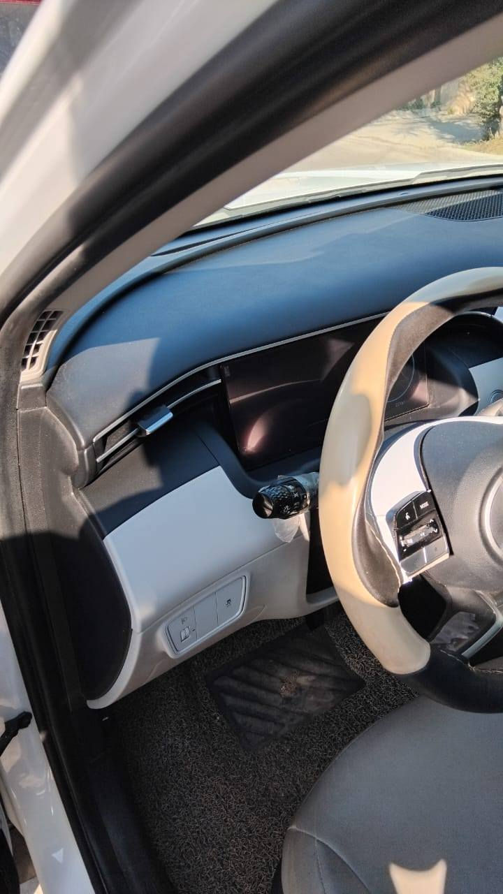 توسان ٢٣ماشيه ٣٨الف شاشه ايباد كشنات جلد وباقي المواصفات المعروفه مكاني بغداد حي الخضراء *********** واتساب السعر٢١الف دولار
