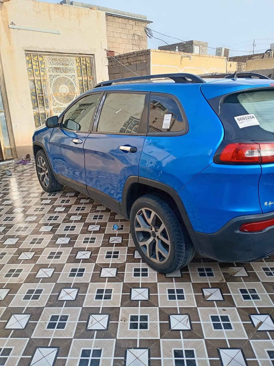جيب بزوني 2017
محرك 2400
كامل مواصفات حداديه دواخل شاشه
سعر 120
مكانه الشطره
***********
