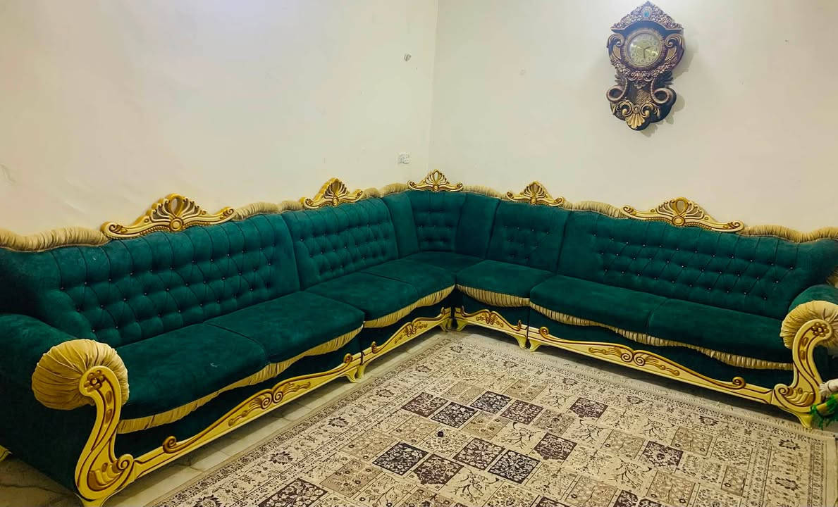 السلام عليكم تخم ديوان كلش نضيف بالواقع احلاى من الصور للبيع 
مكاني القلعه للأستفسار رقمي ***********
