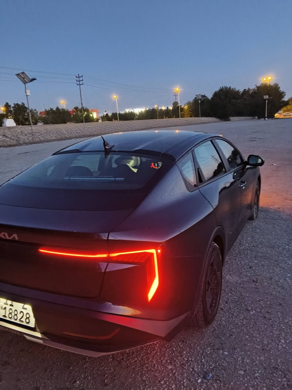 سلام عليكم 
كيا k4 وارد امريكي
 محرك 2.0 دوش
كير 8 نمر
لون رمادي مرقم بغداد
جميع لايتات السياره لد العالي و الناصي عدسه
شاشه متصله تدعم ابل applecarplay و Android auto
اناره ادخليه LED 
بصمه تشغيل عن بعد
دخول ذكي على بابين
اضويه السياره ذكيه
مثبت سرعه تكيفي 
عداد دجتل
رادار تجنب التصادم الأمامي (FCA): مع التعرف على السيارات والمشاه
رادار البقاء في المسار (LKA): تنبيه عند الخروج من المسار.
رادار تتبع المسار (LFA): يحافظ على السيارة في منتصف المسار.
تنبيه ركاب المقاعد الخلفية (ROA).
نظام الترحيب بالسائق
نظام المحافظه على يقضه السائق 
ستيرت تكيفي مع الطريق
نظام تهويه للروائح
6 سماعات
4 حساس امامي
ويل 16 (الناعم )
4 منافذ شحن type c 
كاميرا خلفيه مع ثلاث وضعيات
   

الحادث موضح بالصور بدون ايرباك بدون دواخل
و السونار مرفق مع السياره 

$168 
مكاني نجف
0772 397 7824
