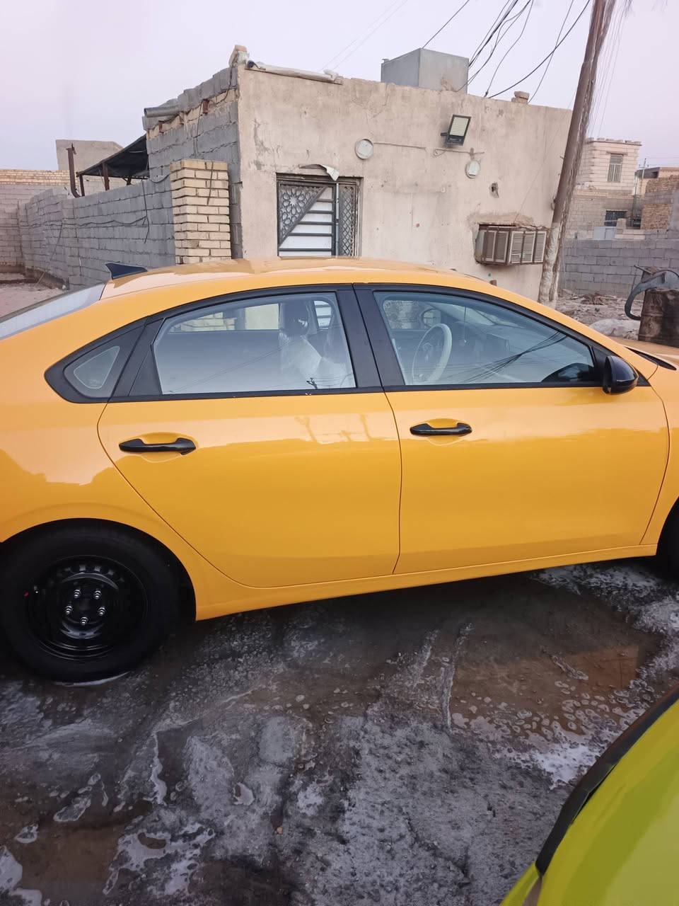 السلام عليكم كيا فورتي ٢٠ وارد امريكي السياره ليبل واحد بدون تبديل محركه2000 دوش كير عادي كير عادي سبع نمر صبغه جديده منضومه تبريد جديده حداديه قبل كم جديده السياره جاهزه على اخر حبايه كبل للشارع وبسمي مداور ثاني يوم رقم بغداد مكانه الناصريه ب  ١٢٢ وبيه مجال قليل ***********
