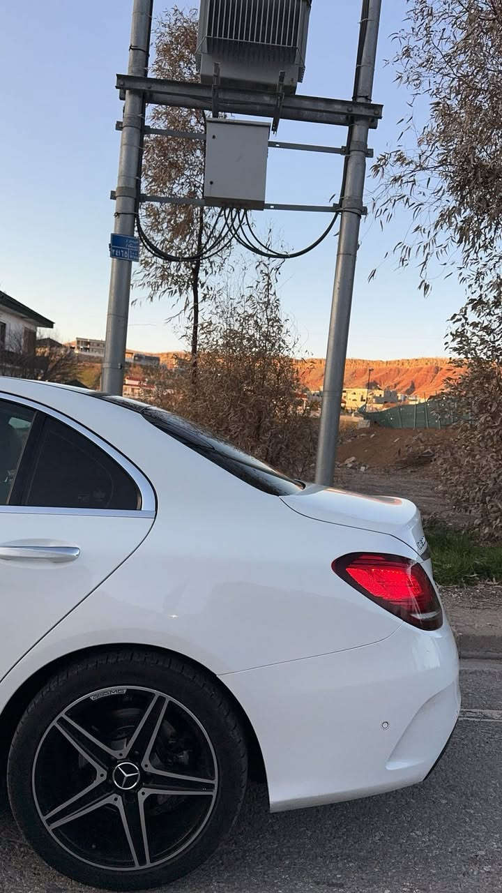 السلام عليكم
ارخص C class بالعراق بهذا الموديل 
C300 amg أصل
فول الفول 1/1 موديل 2019 دفع خلفي المرغوب 
 
صندوك كهرباء ، 5 كامرات ، فول رادارات 
إنارة داخلية 64 لون 
ميموري سيت 
حزام الأمان كهربائي 
دبل ماوس 
7 أنضمة قيادة
 وبعد كلش هواي مواصفات  

(السيارة كلين تايتل وارد أمريكي 
هنا بالعراق صار بيها 4 شخوط خفيفة جداً مامبينات أثر خباثة) 
السيارة ماشية 105ميل+صفر مسج
رقم دهوك السيارة بأسمي تحويل ثاني يوم 
*********** 
السعر 
245$
