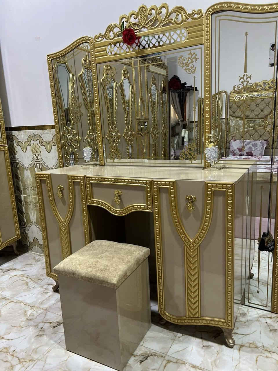 سلام عليكم غرفه نوم تركيا درجه اولى 10 قطع مرتبه السعر 950 وبيها مجال رجاءن بس الشراي يتصل مو شراي لا تتصل وضل بس تحجي ♥️ ***********
