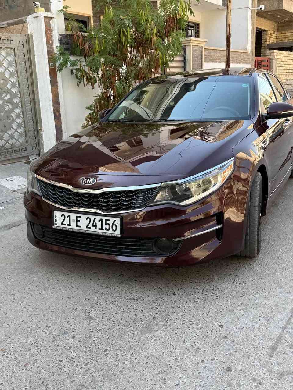 السلام عليكم كيا اوبتما وارد امريكي حادث فقط بنيد بدون دواخل محرك 2400 مواصفات اعتياديه ماشيه ٩٢ الف حقيقي 
شاشه جبيره 
فول تحكم استيرن
انظمه قياده 
شاشه اعطال 
منافذ شحن 
وباقي المواصفات الاعاديه 
كير محرك كفاله صدر امامي خلفي تايرات جدد رقم شمالي ب اسمي تحويل فقط السعر ١٢٠ وبيهه مجال حك جيتك *********** مكان السياره بغداد صليخ بغداد, العراق
