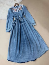 فستان جينز • مقاسات ٣٨-٤٦ • توصيل العراق