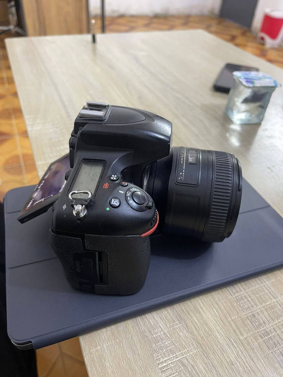 نيكون 750 فول فريم
عدسة 85m فتحة 1.8 
السعر البدي مع العدسه 750 الف 
للتواصل *********** 
عنواني ميسان و متوفر توصيل لكل لمحافضات
