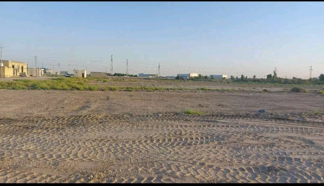 قطعتين مساحة كل وحده 200 متر مقابيل علوة مخضر الناصرية  مشمولات بطابو مرقمات  44 و 48 يبعدن عن الشارع العام 150 متر. *********** وتساب***********
