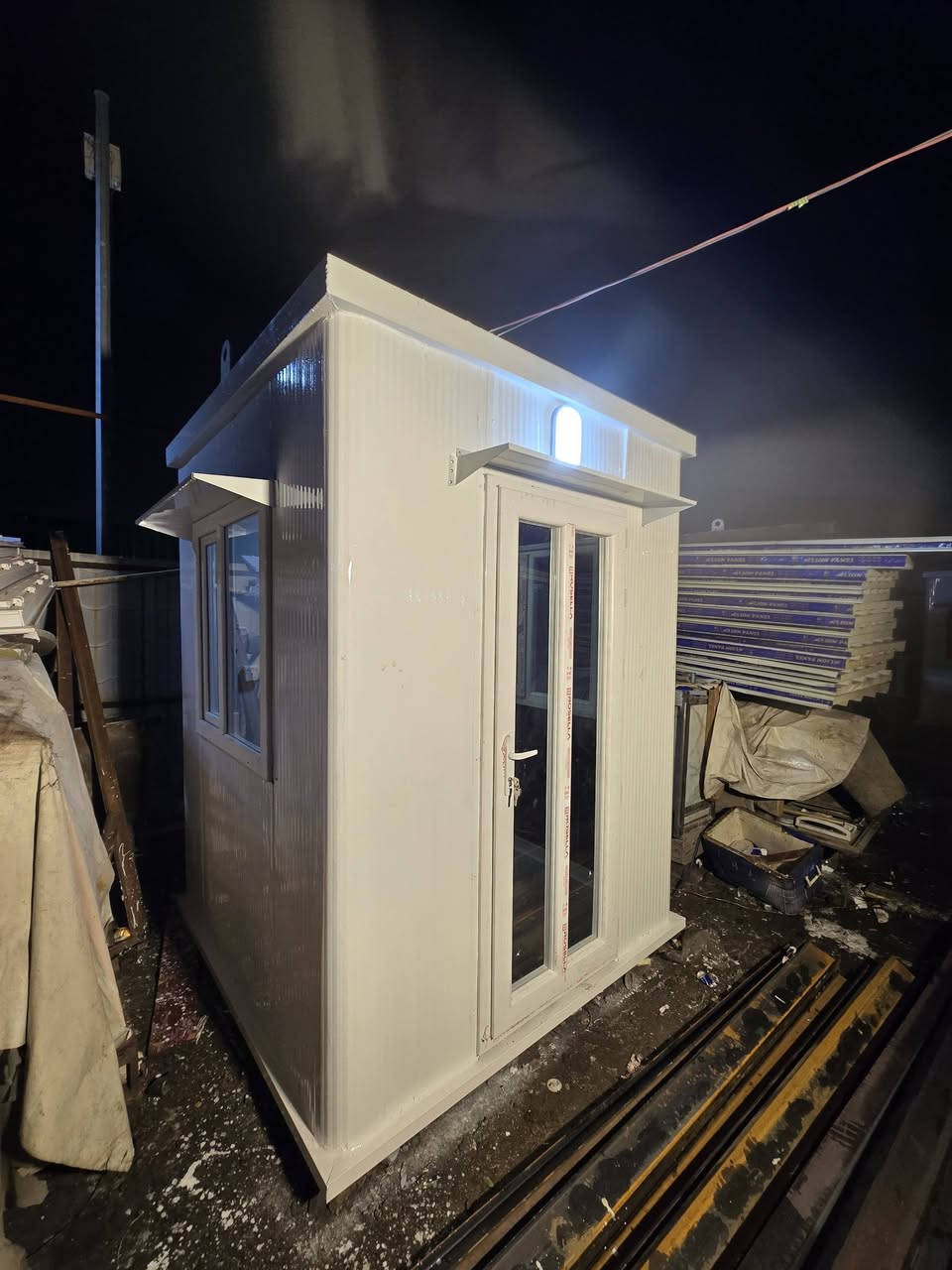 كرفانات جاهزة متوفر جميع القياسات  ونقط حراسة وحمامات جاهزة   موقعنا بغداد ومتوفر توصيل جميع المحافضات  ي ستفسار اتصال على ابو ملاك  ***********
والله يرزق الجميع انشالله 🙏🙏    

كرفانات جاهزة  متنقلة.   متوفر جميع القياسات  
 كرفان 3×6.  السعر مليونين و 300 الف ♦️
كرفان ٥×٤ السعر مليونين و 2600 الف  
كرفان ٤×٤ السعر مليونين و 200 الف 
كرفان ٣×٤.  السعر  مليون و700الف 
 كرفان ٣×٣  السعر مليون و 400  الف 
 كرفان ٣×٢ السعر  مليون و250   الف 
كرفان ٢ ×٢. السعر 950 . الف 
كرفان ٣ ×٩ السعر 5 مليون و 250 الف    بداخل غرفتين و حمام ومطبخ 
كرفان قياس 3 في 12   السعر 6 مليون   بداخل غرفتين وحمام و تواليت ومطبخ سنك وكاونتر 

كرفان قياس 10 ×4.  السعر 6 مليون  الف  
 الشغل على الطلب 
الموقع بغداد   
 متوفر توصيل جميع المحافضات  ✅️
