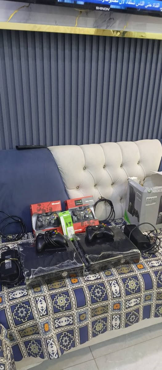 بجهازبلي اكس بوكس 360جهازين للبيع نظيفات مع اليدات مع الملحقات كامله مع رام اكثر من مئه لعبه على الفحص الموقع بعقوبه التحرير .
ه‍.*********** السعر الواحد 110الف وبي 
مجال
