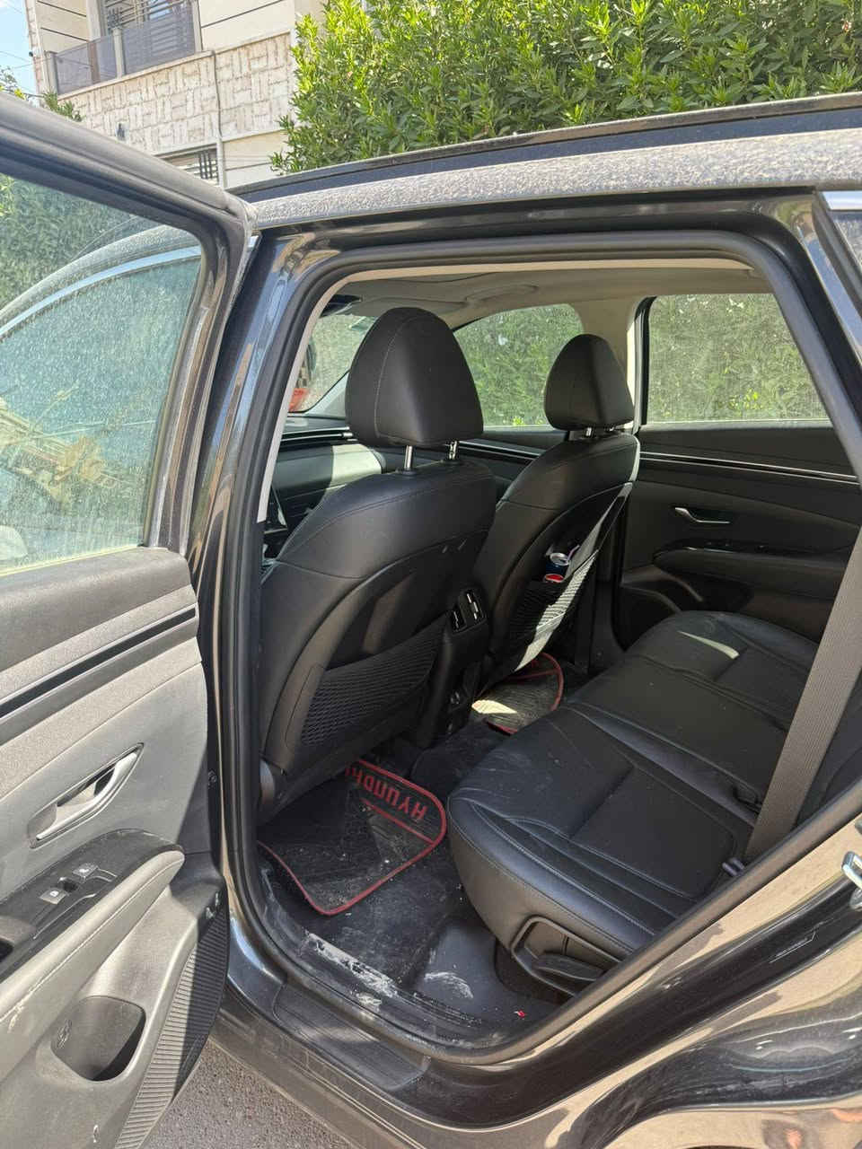 توسان موديل ٢٣
فووول رقم أربيل
الاتصال على الرقم
***********
مكانهه بغداد

سياره خير من الله
مواصفاتها معروفه
H تراك 
ماشيه خمسينات تقريبا
