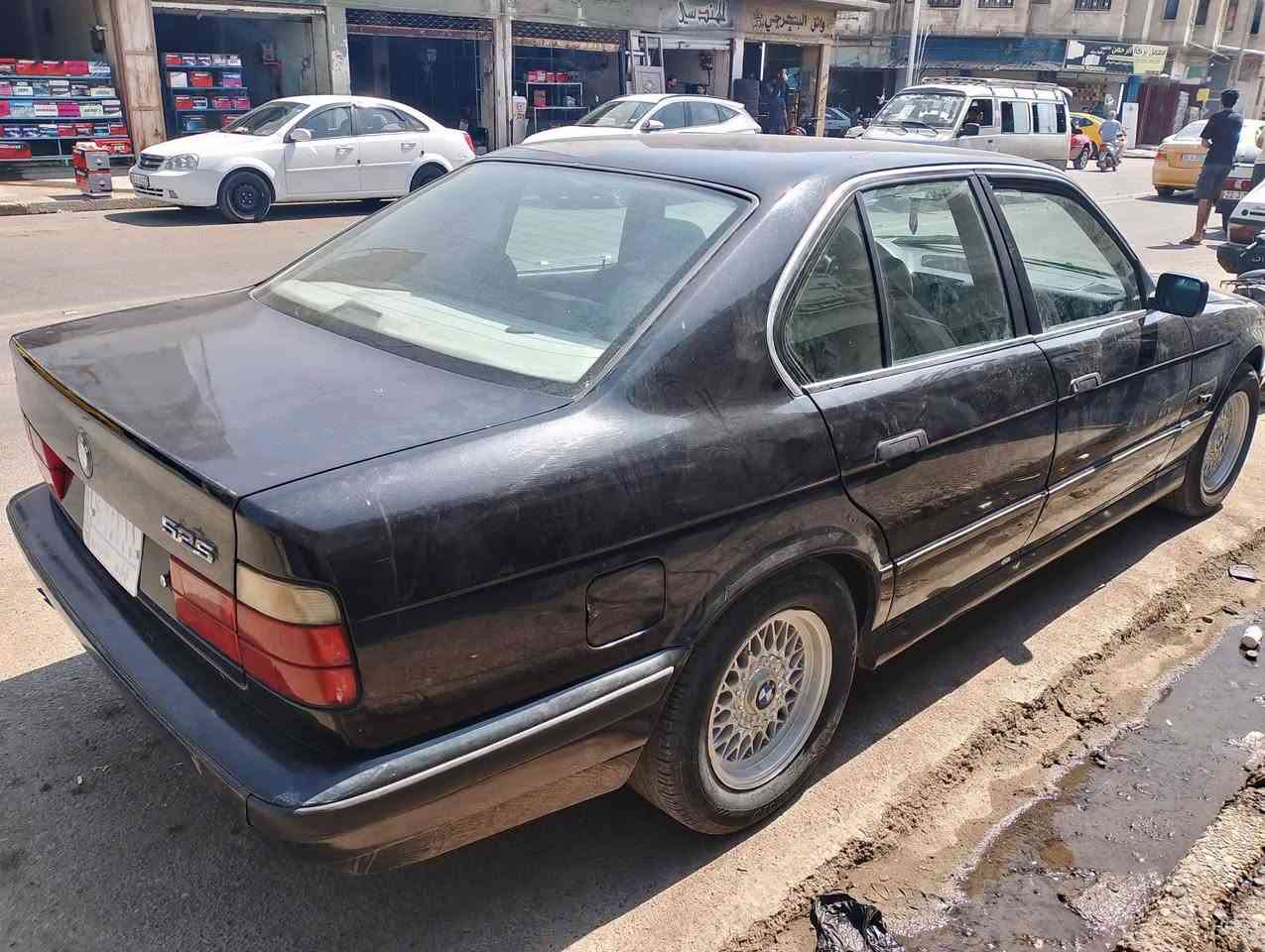 السلام عليكم
بيم دبليوا 🚗 حجم 525
موديل 1989👋محدثه 95
رقم نينوى الماني 🙋 سنويه 27
بدون كاربون بانزين ⛽ شرط التحويل 🚦 
محرك كبس محرك وكير شرط 👋 
طخم تاير طخم امامي خلفي جديد 👋 
تبريد ثلج 🥶 مكيف الهواء 
📢 ظررها مصبوغة عام جماليه فقط وبدون دواخل شرط وكدام العين 👀 
#العنوان #الموصل #موصل_الجديده 
*********** 📱كورك 📞
***********📱اسيا📞
