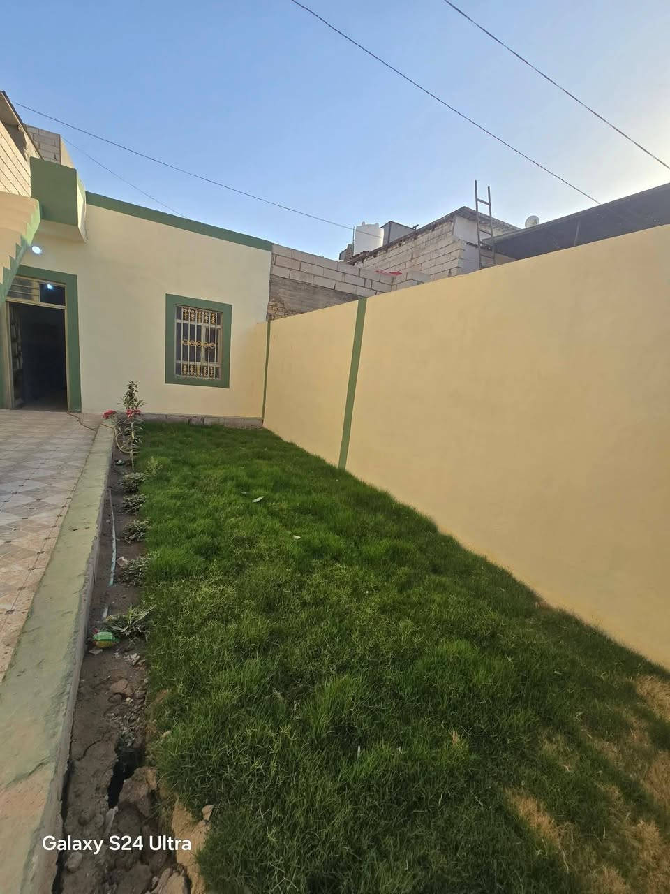 بيت لبيع بشارع المطار الجديد بشارع الشفلات بل بدايه المساحه ١٠٠متر يحتوي على غرفه وصاله ومطبخ ومكشوفه وصحيات وحديقه البناء طابوك كونكريت السعر٤٣ وبي مجال للستفسار ***********مكتب بركات ام البنين قرب مثلجات سنبله
