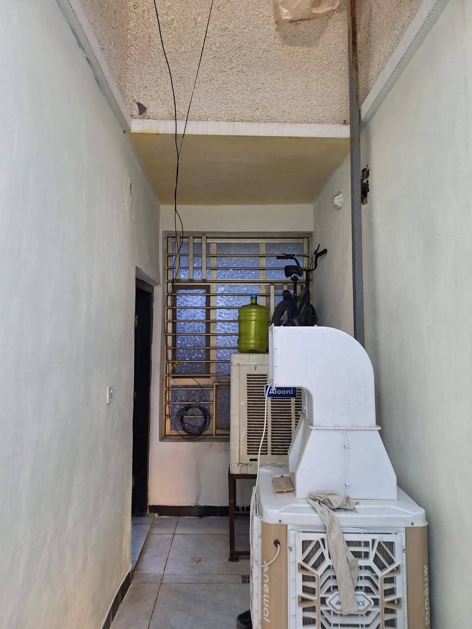 السلام عليكم دار للبيع المساحه ١٥٠متر الواجهه٦ متر النزال ٢٥متر العنوان شهداء البياع محله ٨٧٣ قرب شارع العوادي مقابل سياج مدرسة الرياحين يحتوي على غرفه عدد ٤ صاله هول داخلي منور صحيات عدد ٣ بيتونه كراج مطبخ الدار مرمم ترميم كامل طابو صرف سند مستقل موبايل صاحب الدار للإستفسار *********** ,*********** بي واتساب
