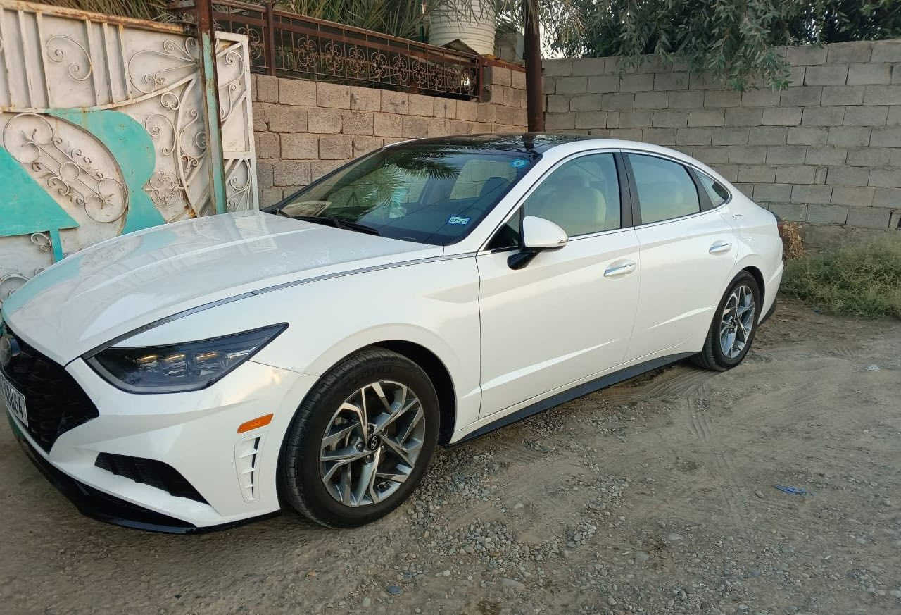 سلام عليكم
سوناتا للبيع مديل 2022
لون : ابيض 
عداد : 40,000 ماشيه 
مواصفات : فول الاخير 
السعر : 180 $ وبيها مجال 
رقم :***********
