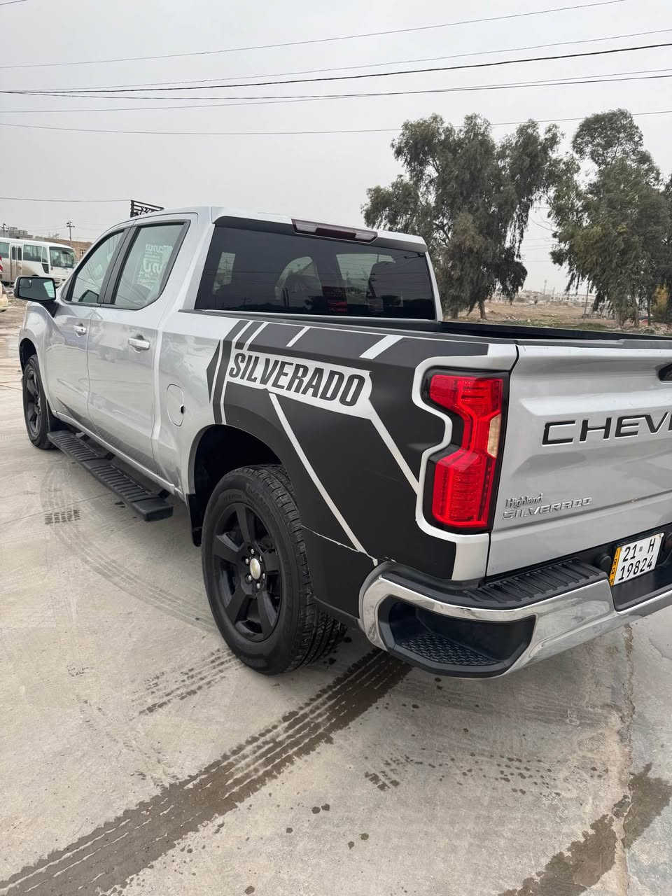 کوردی

سلڤرادۆ 2019  کۆستمە مەکینە ٢٧٠٠ تۆڕبۆیە 
٤ بستون
دەرکە گەورەی بۆدی بچوکە مەڕغوبەکەیە 

یەک پارچەی هەیە دەرگای دواوەی لای سەکن وە بۆدیەکەی بیلادی شەریکە گۆڕاوە لە ئەمەریکا وە ٢-٣ شوێنی تەعدیل و ساردە ڕەنگی سلڤەرە 

عربی

سلفرادو  ٢٠٢٠ نوع كوستم 

محرک ٢٧٠٠ توربو، دبل اكسل ٤*٤
٤ سلندر
باب تویل بدی قسیر. مرغوب

لون: سيلفر

ضرر بس بجم ( بُدي بيلاد تبديل شركة من امريكا)٢-٣ مکان تعدیل و بارد

بجم و خلفي سليم كبس

سياره كل جاهز ماكو مسرف كل سليم

 سنوية جديد 

رقم السلمانية

سعر  /  193$
***********
*********** أربيل, العراق
