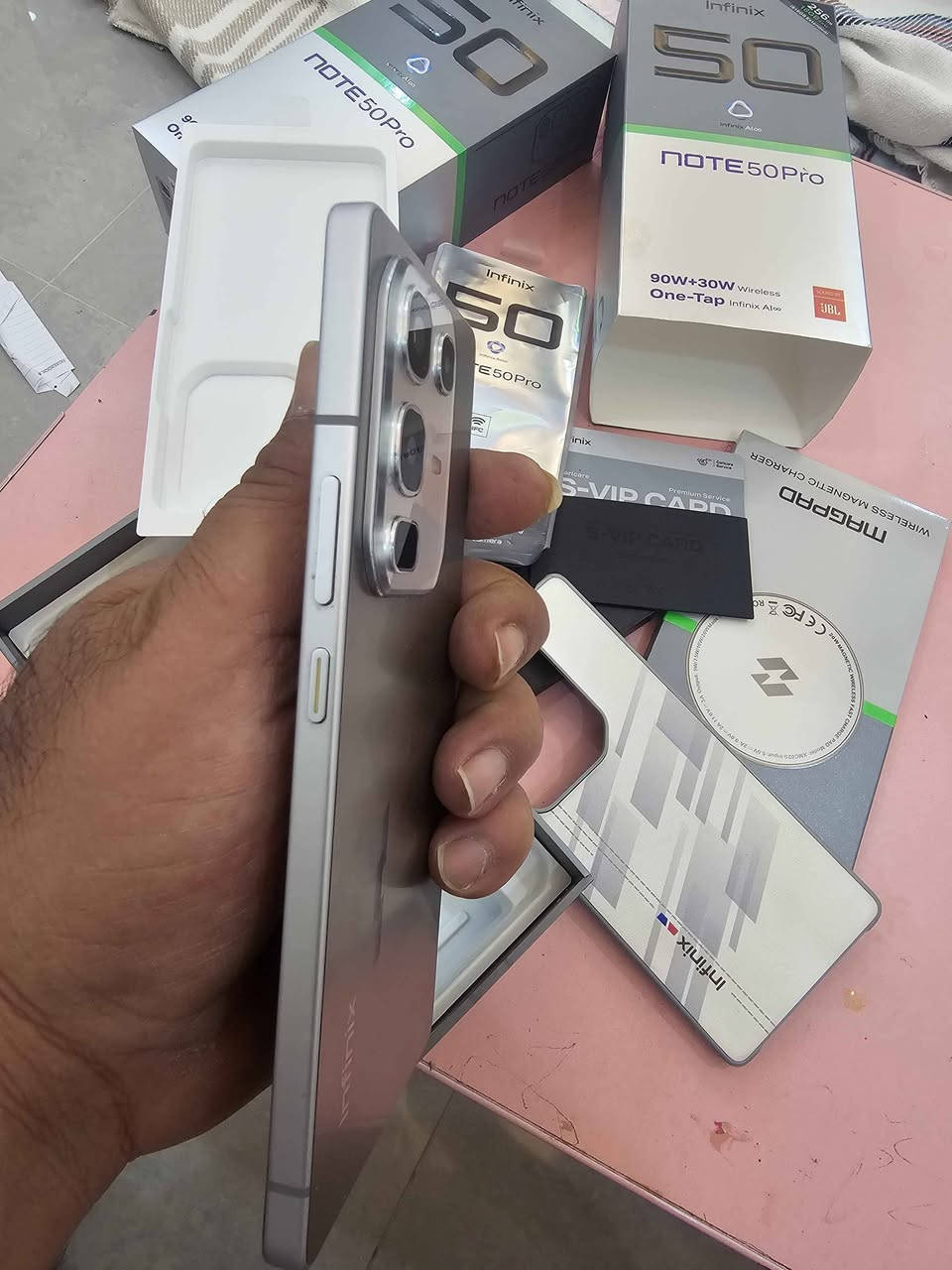 انفنكس نوت 50 برو FG ذاكرة 256 ذاكرة عشوائية 16
عمر البطارية 100% جهاز غير مستخدم جديد فقط مفتوح من الباكيت مع ملحقاته كافة حتى ممتصلين في لوك الوك وسعر جدأ مناسب نسخة jPL بلظمان بغداد, العراق


**إذا كنت صاحب هذا الإعلان وتريد حذفه لأي سبب، رجاءا أرسل رسالة إلى الدعم الفني**