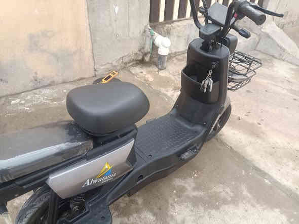 ماطور شحن للبيع نظيف ما ابي اي خلل يمشي 60 سرعه خمس بطاريات يمشي 40 كيلو 350 وبي مجال رقم التلفون كورك ***********،،رقم التلفون اسيا ***********
