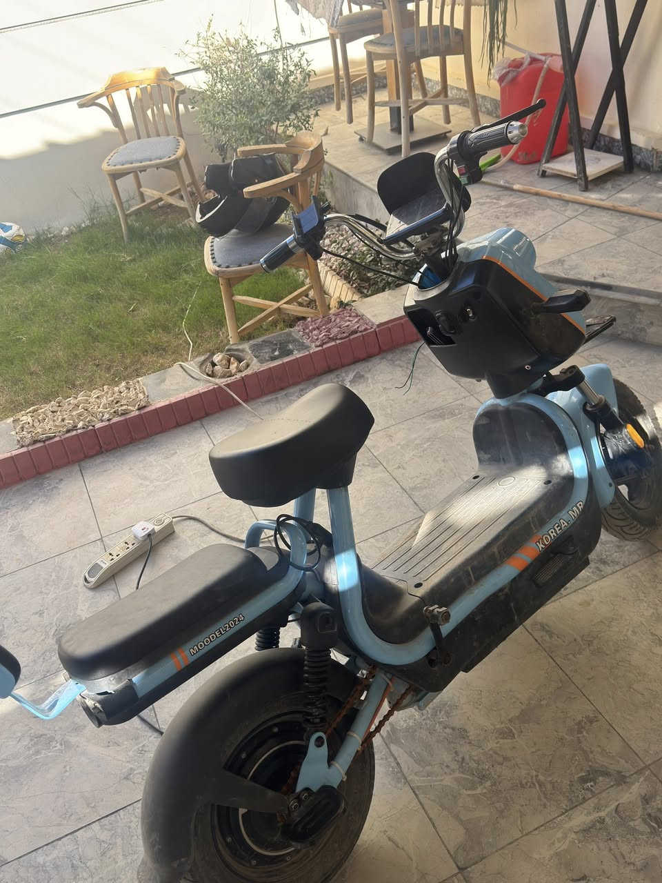 السلام عليكم دراجه R8 للبيع 2024 بيها سماعه الملف مالتها 1500واط 4 بطاريات الدراجه ك داخل وبطاريات زينه بس شويه تكسرت بسبب الطسات صارلها شهر ونص عندي إشاره يمنه يسره وحده من الاشاير مكطوعه بس موجوده ولجاملغ الأمامي مفطور مثل مموضح بل صوره السعر 300 وبيها مجال للشراي 
*********** 
مكاني الدوره
