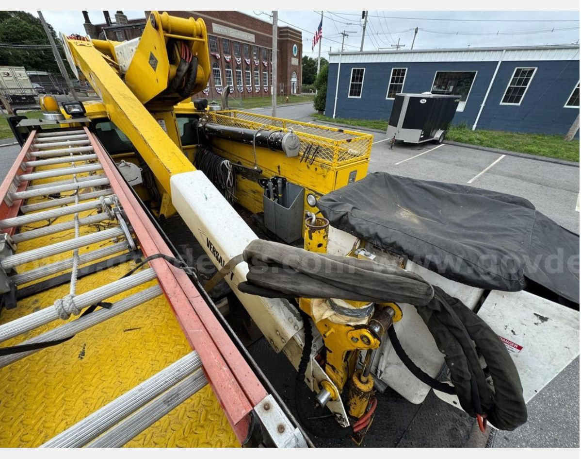 للبيع انترنشينال امريكي رقم فحص استيراد جديد مامشتغل بالعراق موديل 2007طول الذراع 12متر تقريباً للاستفسار ***********
