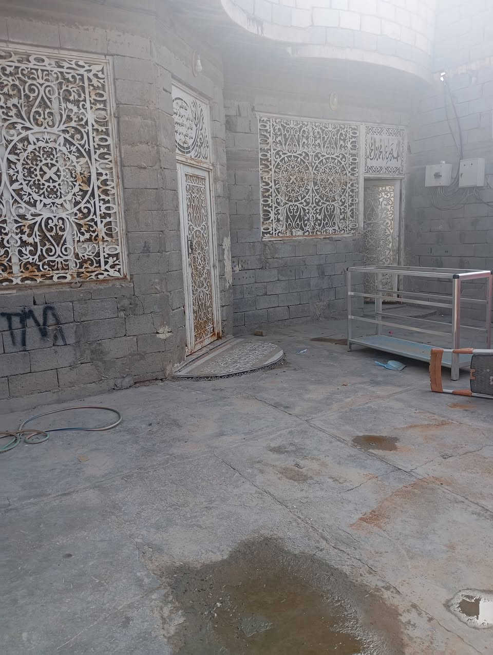 بيت للبيع زراعي خلف معارض الزبير يحتوي على قرف .5.2*4.صالة .6*4.موزع.حمامات داخلية وخارجية.ديوان.6*4.مطبخ.5*4.خدمات ماء حلو شوارع تبليط نت ضوئي وشبكة.المساحة 280.السعر 58.قابل لتفاوض.رقم وتساب .***********
