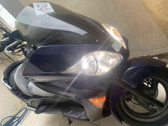 فورزه صفر ٨ رمبه رمبه رمبه
مكفوله كفاله عامه بعدهة بحاله الوكاله 
ماشيه ٨ الاف فقط 
٧ كير ٤ تحويلات هيتر باليدات سبايدر نيكل عده كامله مالتهة موجوده بصمه +سويج طوارئ  برغي مابيهة نقص 
ورقه المزاد مالتهة موجوده 
اوراقهة ايضا موجوده 
السعر ١٢ ورقه ونص 
للاتصال *********** عنواني الشعب قرب سيطره الشعب
