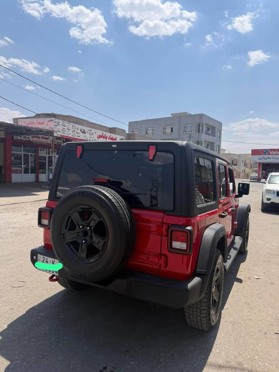Jeep جيب رنكلير 2021 نضيف حيل بدون صبغ فقد اثنين شبر بيها صبغ  تايرات جديد ما بيها ملاحضات سعر 235$ و مجال رقم و سقف بوكس  تلفون *********** زاخو, دهوك
