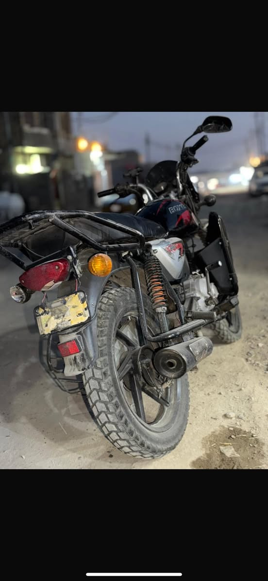 دراجه للبيع بوكسر جبلي  2022 مرقم سنوية باسمي لوحات انكليزي مكينة مبدل الها قبل شهر جديدة . المكينة 2023 دراجه جاهزة مابيها نقص مكفوله كفاله عامة باسمي لايت زنون اصلي.  العنوان بغداد الشعب سبع قصور الاتصال السعر 2مليون 450 بيها مجال حك الجية  ***********
