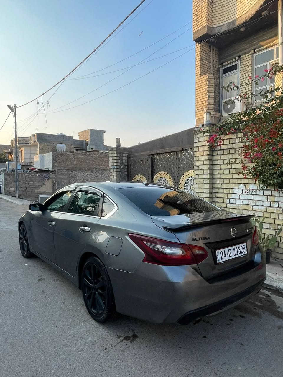 السلام عليكم التيما للبيع موديل 2018 وارد امريكي رقم دهوك  ماشيه (فقط 74 الف مايل )الدولي بسمي السياره بيها صبغ 3 قطع فقط بدون دواخل حادثها من امريكا جاملغ سايق امامي خفيف جدا وبالعراق حادث جاملغ عكس سايق هم خفيف مابيهن اي تبديل اي قطعه نفسهن معدلات  بدون اي معجون صدر امامي خلفي ويل كب كروم اسود بلادي السياره حلوه وكاعده مال جناي مواصفات (SR)سبورت
جنح رياضي بلادي 
شفتات  ستيرن 
شاشه 
كامره 
كشنات جلد اسود غرفتها كلش جديده 
تحكمات ستيرن 
هيتر بالكشنات 
كشن كهرباء 
زنون عالي ناصي 
اواكس 
Usb
ومواصفات ال SR معروفه 
مكان السياره الانبار فلوجه 
سعر السياره 116ورقه وبيها مجال بسيط جدا
للاستفسار 
***********
او خاص
