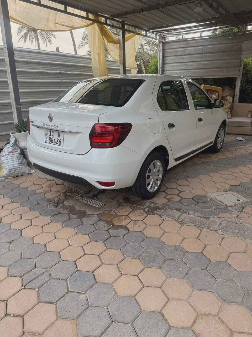 السلام عليكم
رينو سمبل موديل ٢١ رقم بغداد بسمي ماشية ٢٩ مكفولة من التبديل والصبغ والبارد 
سياره جديده بمعنى الكلمة بل عافيه على ياخذه
مكاني بغداد اليرموك 

للاستفسار اتصل 
***********

