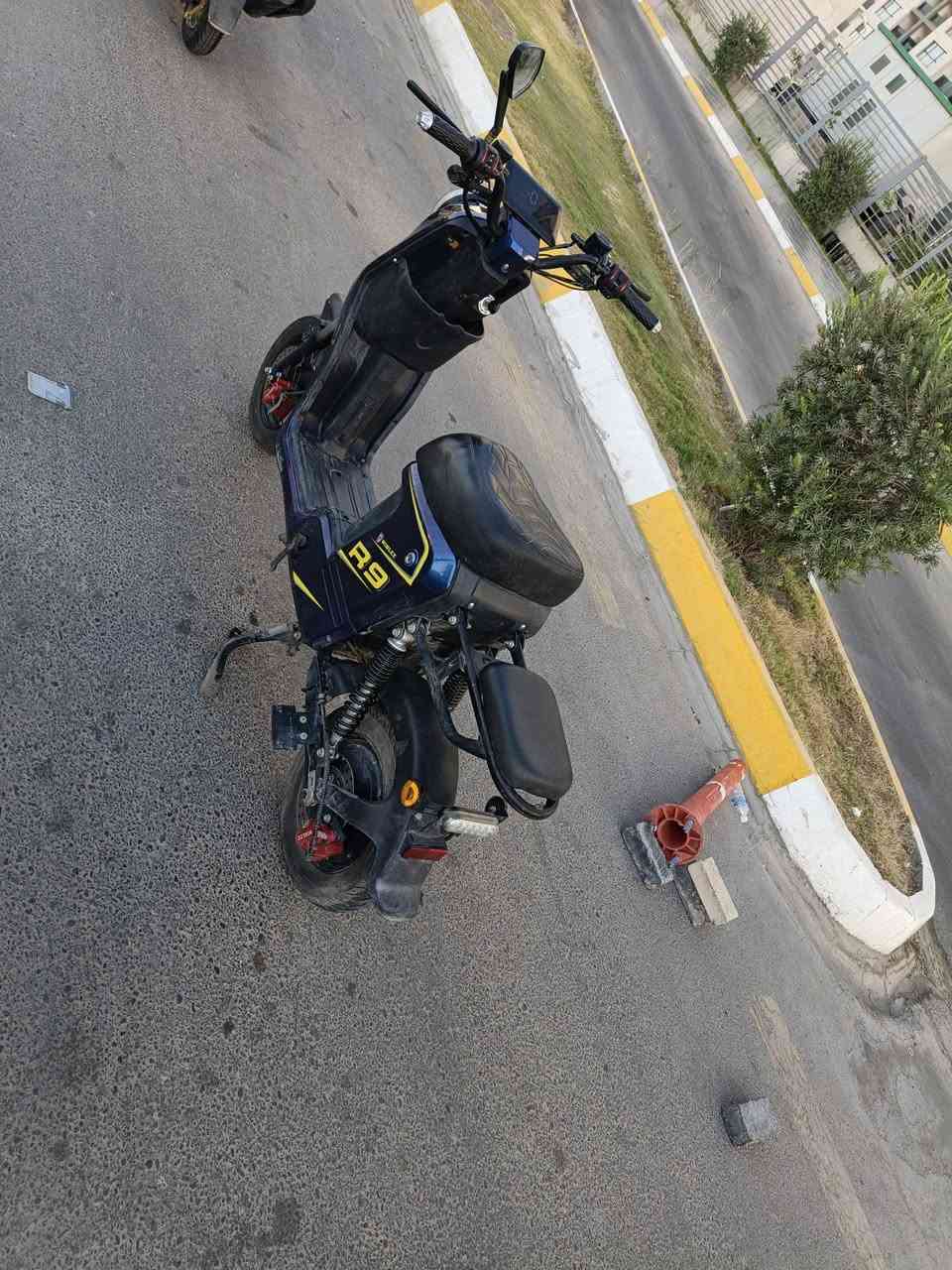 سلام عليكم دراجه ار9كامله مكمله باتريات فول أربع نمر سرعه100حقيقي60كامله ونضيفه سعر 375مكاني حي الجهاد بغداد ستفسار***********

