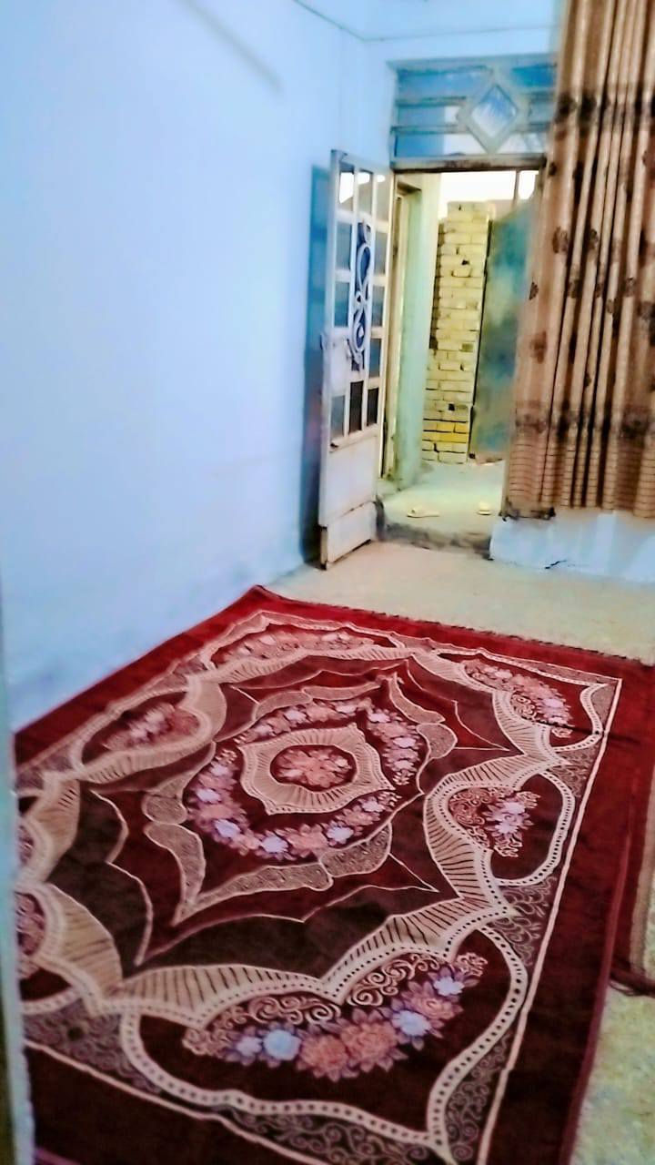 مكلف بالنشر للبيع بيت في حي العسكري شارع ٦٠ قرب حسينيه ام البنين المساحه ١٠٠ متر يحتوي على غرفتين صاله مطبخ براني وصحيات مطلوب مبادره 41 تسديد الشهري ٢٤٥ للمصرف وتنطي باليد 25 مع استبدال الكفيل جاهز للبيع
للاستفسار الاتصال على الرقم التالي 
***********
