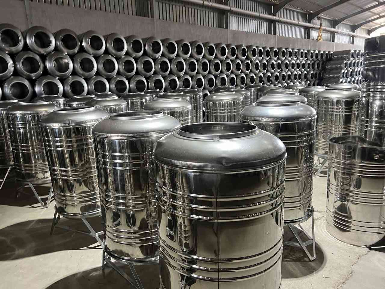 نتوكل على الله 
وصول الوجبه الجديده 
من خزانات سل ستيل غذائي 100 💯 
الي حاجز مسبق ان شاءالله غدا يوصلكم التانكي مع التعبئة 
للحجز والاستفسار 
***********
***********
