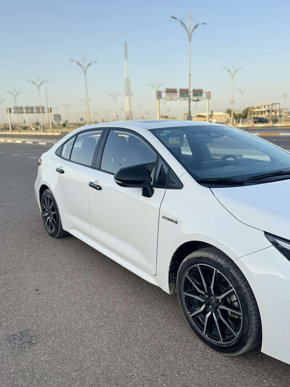 كورلا هايبرد فئه S
موديل 2024 

ماشيه 42 الف كيلو

بيها بارد بل جاملغ و الباب الخلفي

السياره نضيفه و حلوه كلش 

السعر 148 ورقه
***********
