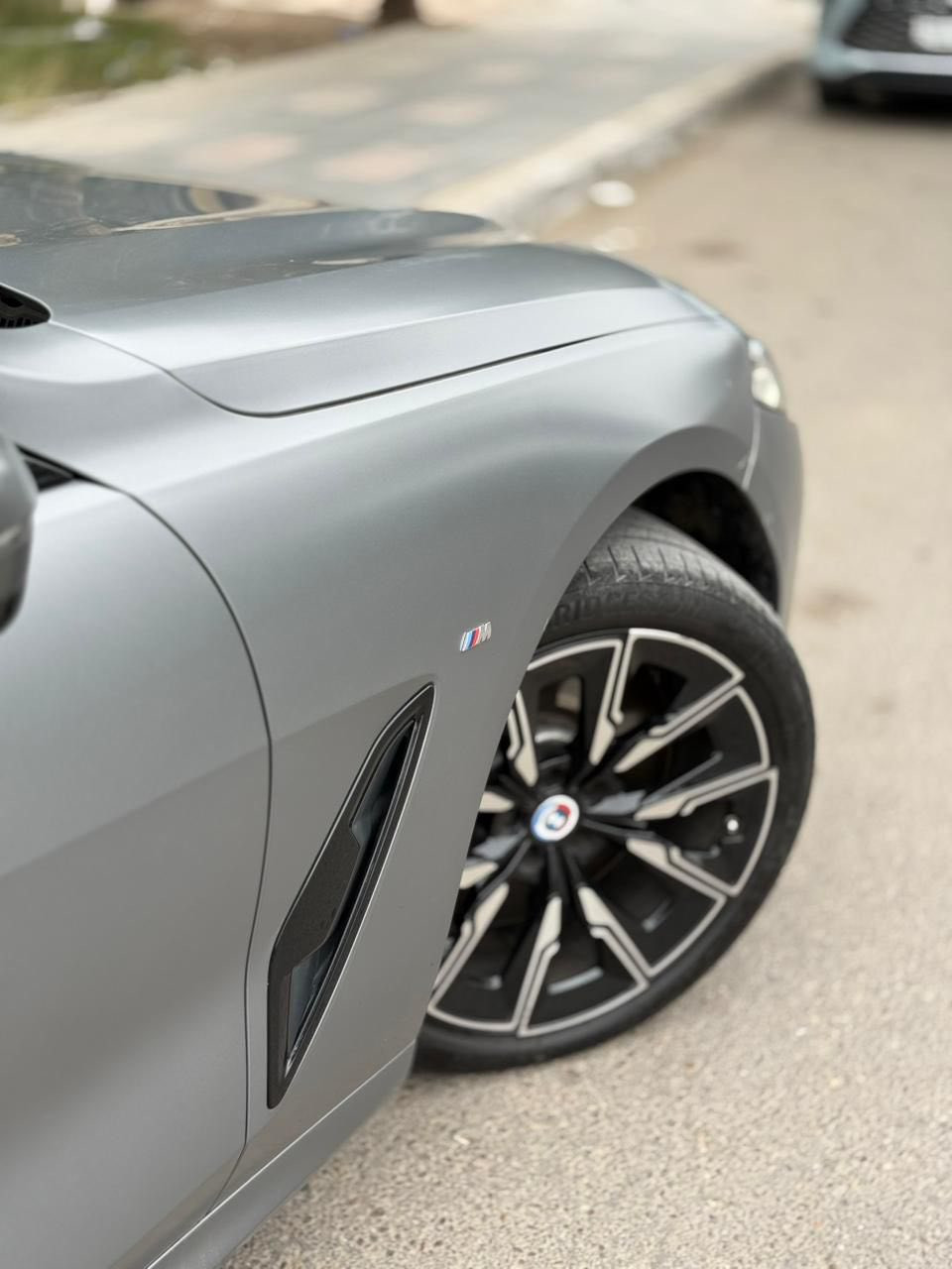 وكاله العروش BMW 840i
السيارة موديل 2023 
ماشية 26000km
السيارة لونها مات individual 
وعليها ppf مات 
بيها رصعة بسيطة بباب السايق
بس الكشر كلشيء مابي وغير هذا السيارة نظيفة 
للاستفسار واتس اب (***********
مكان السياره  الجادريه 
السعر  65.000 $
