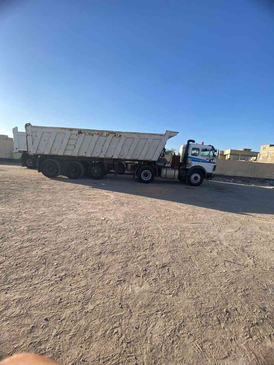 بسم الله الرحمن الرحيم …

ألبي راس تك عربانه 3 محاور 

مكينه ٣٥ ستندر لا بخار ولاتنقيص نضيفه 

كير 160 

حداديه جديده من الطول الطول 

شاصي مكفول 

ونج جديد 

مربوطه 3 لوحات سنويه 2029 

خير من الله السياره مكانها النجف 

***********.   325 💵
