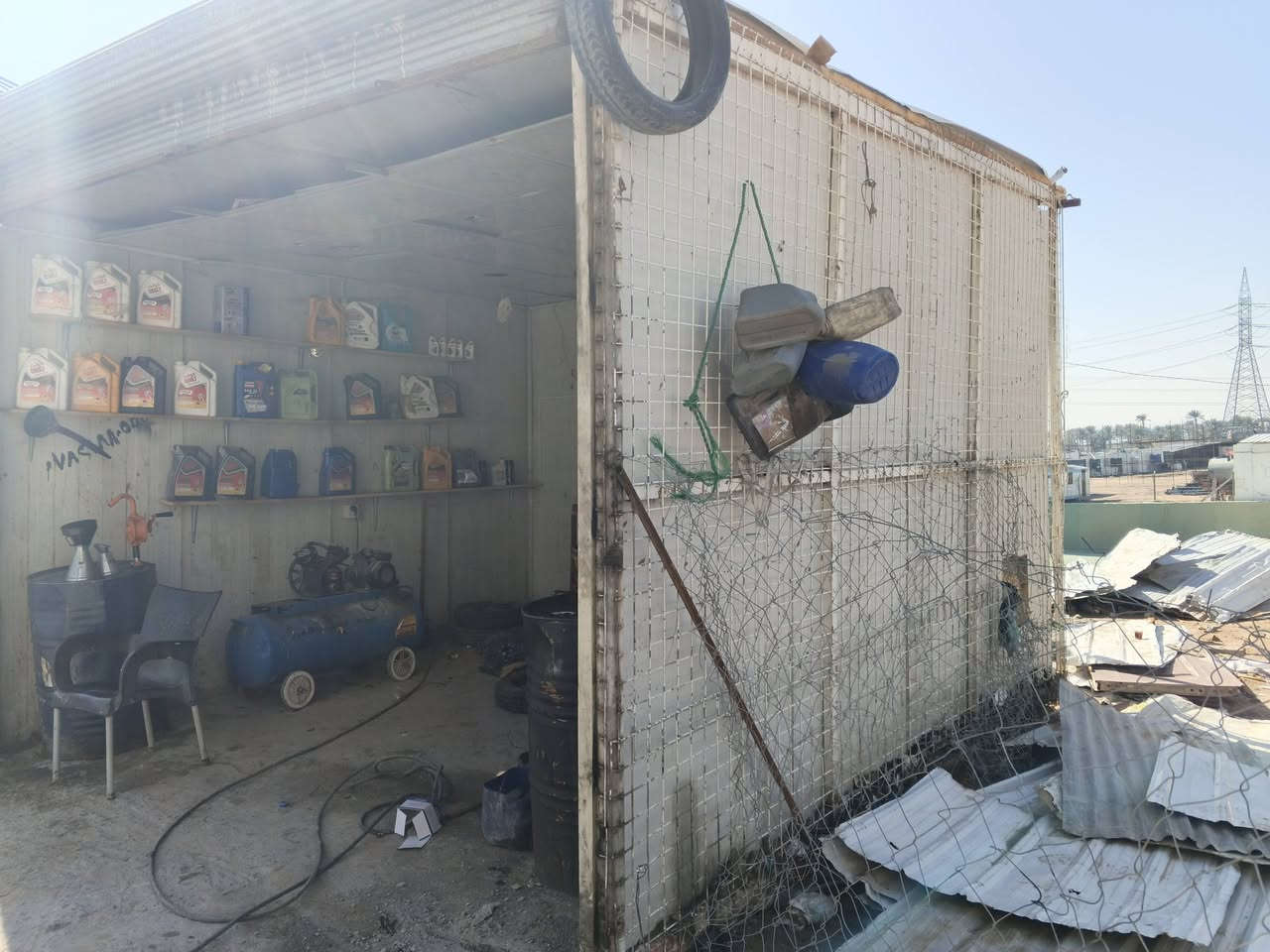 سلام عليكم كشك البيع فارغ مو هوه وغراضه بس الكشك السعر 750 ***********
