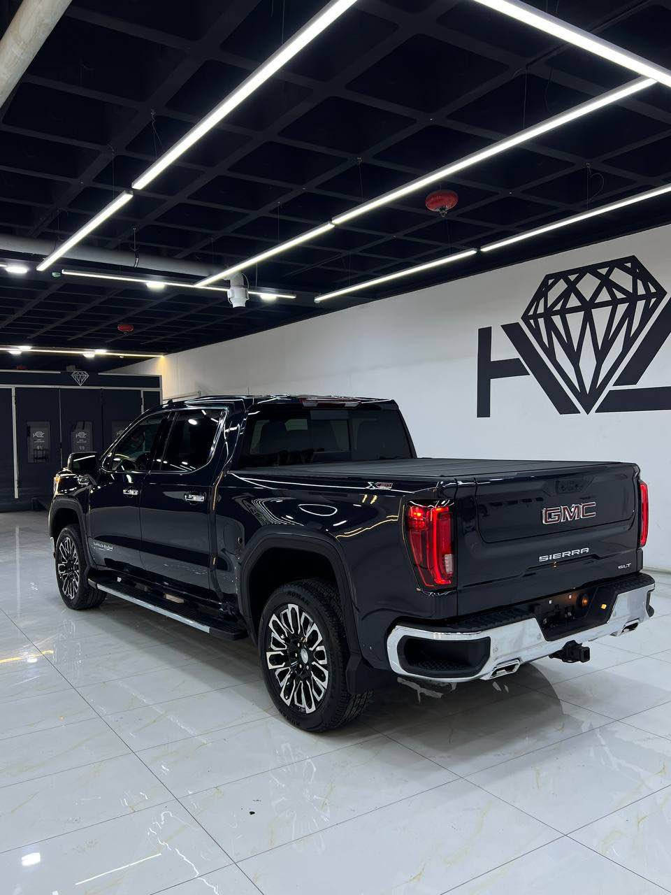 GMC Sierra 
2024 SLT X-31 off road package 
V8 - 6.2L - 4x4
420 hp
فول فول مواصفات معروفة 
فتحه سقف 
بسمە و شغال
10 کامیرات
شاشە كبير
گیج الکترونی
داتاشو
مرایە کهرابایی
کوشینات حار/ بارد
سوکان هیتر
رادار
ئوتو ستوپ
باب طویل
بودی قصیر
دبل اکسل
باب سندوق قطعتین
کوشینات خلفي هیتر
ویل ٢٢

معرض ( المغامرة) سليماني

***********
***********

GMC Sierra SLT 
2024 X-31 off road package 
V8 -6.2 420 hp
فول مواسەفات
دەرگا گەورەی  بۆدی کورت
مەکینە 6.2
سڵایت
دەبڵ ئەکسل
شاشە گەورە
بەسمە و شەغال
گێچ ئەلیکترۆنی
داتاشۆ
١٠ کامێرا
کوشن هیتەر و تەبرید
سوکان هیتەر
ڕادار ٣٦٠ 
زۆر مواسەفاتی دیکە
 تەنها یەک پەڵە بۆیاخی هەیە
ژمارە موبایل
***********
*********** السليمانية, العراق
