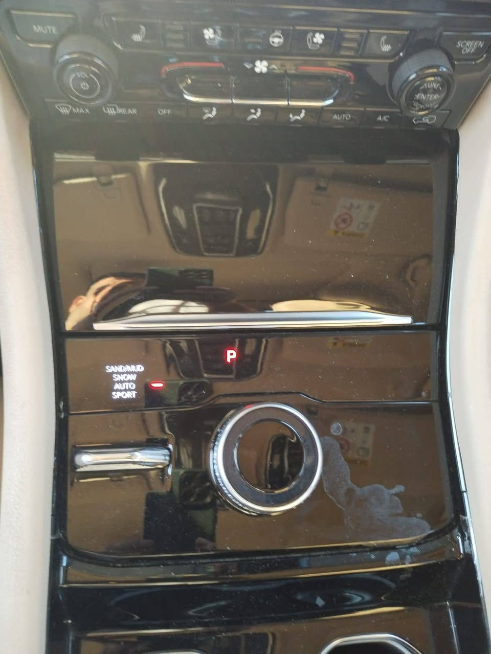 السلام عليكم للبيع جيب خليجي كفاله عامه موديل 2022 شركه هارلم لمتيد ماشيه 35 الف 
فول مواصفات لاستفسار اكثر اتصل ع رقم *********** مكاني بغداد شعب
