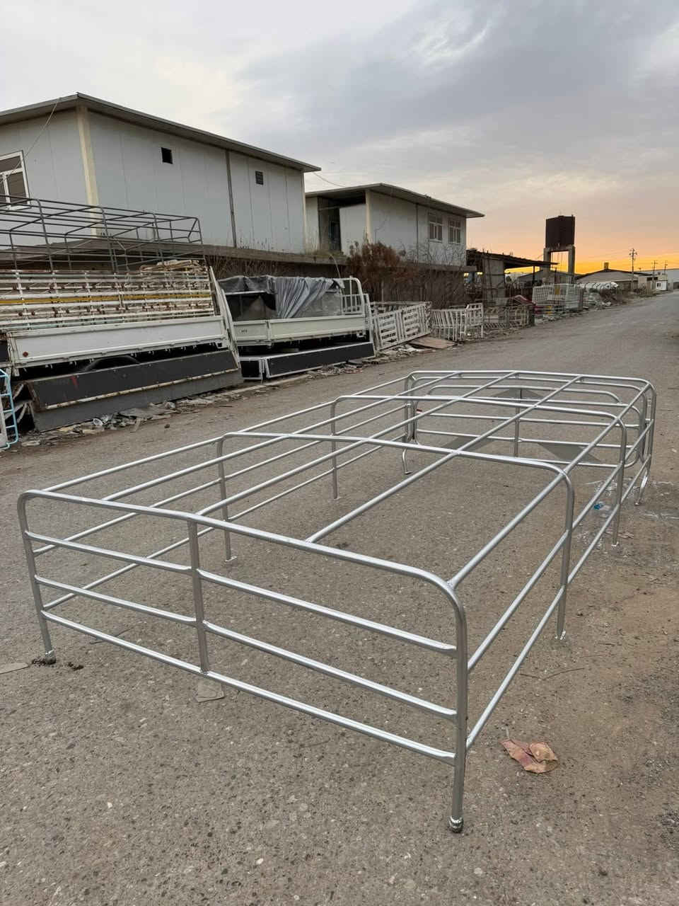 کەپرو چادری کیای بۆ فرۆشتن بۆ 2700 و 3000 دەبێ 
کەپرەکە 50 سانتیم بەرزە چادرەکەی نوێیە 
کەپرەکە دەست کردی ئازاد حدادە 
سعر 320 هەزار 
شوێن هەولێر 
***********
