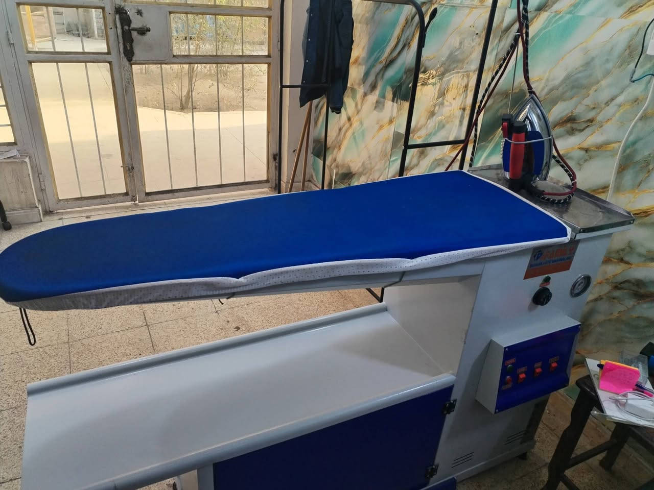 لوندري كامل استخدام شهر الأغراض 2 غسالات عادي واتوماتيك +مجففة +نورفا +غراض هواي مجانيات  السعر 3.5 مليون رقم الهاتف ***********
