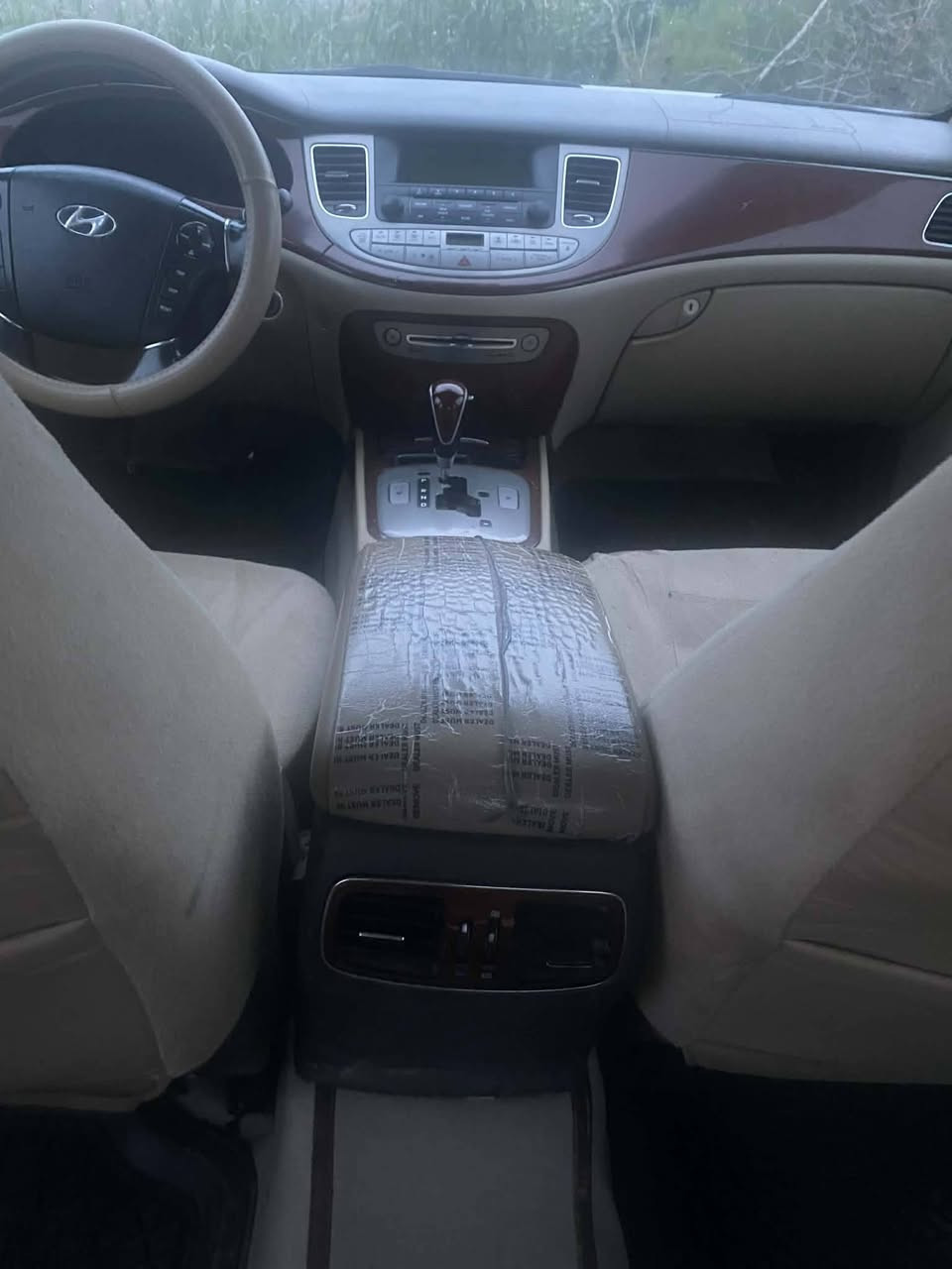 🚗 للبيع: هيونداي جينيسيس 2013
📍 مكان السيارة بلكوت مركز مدينة  /
📞 للتواصل: ***********/***********/
💰 السعر: 115 ورقة – قابل للتفاوض
🛠️ المحرك: 6 سلندر – 3800cc

⚠️ أضرار السيارة
• وارد أمريكي
• حادثها الجاملغ الخلفي فقط
• مصبوغة احزام اثر جراد فقط 

⚙️ المواصفات: فول عده الفتحة 
• تخم تاير جديد 
• تحكمات ستيرن
• شفتات ستيرن
• تحديد سرعة
• جامات اوتو
• لايتات اوتو
• سيستم سماعات infinity ♾
• تدفئة وتبريد للمقاعد 
• رادارات جانبية
• حساس أمامي وخلفي
• والعديد من المواصفات الاخرى 

📌 تفاصيل إضافية
• رقم السيارة: بغداد الدولي الجديد
• بيع امراوس حسب القناعة 
• لون السيارة: سلفري
