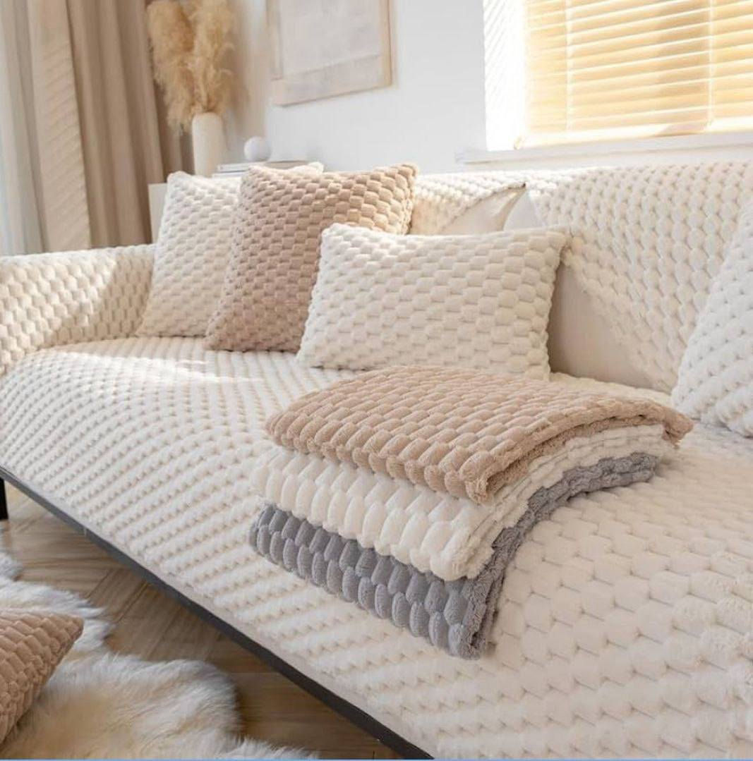 طقم الفرو الكرات الفاخر وصل 🤍🔥
أفخم طقم يعطي للكنب شكل دافي ولطيف ومليان فخامة!

الخامة ناعمة بشكل خرافي، الملمس بيخليك ترتاح من أول لمسة ✨
تصميم الكرات بيعطي نفخة مرتّبة وشكل ملوكي، وبيغيّر جو الغرفة بالكامل بدون أي مجهود 🛋️🤍

الطقم ثابت، ما بيلف وما بتجعلك… ونعومته عالية جداً، مناسب للشتوية والضيافة والجلوس اليومي ❄️🔥

الألوان المتوفرة حالياً (ألوان دفا وأناقة):
🎨 الاوف وايت 
🎨 العسلي 
🎨 السكني

والمقاسات المتوفرة مناسبة لكل أنواع الكنب:
🛋️ 6 مقاعد — 3 + 2 + 1
🛋️ 7 مقاعد — 3 + 2 + 1 + 1
🛋️ 9 مقاعد — 3 + 2 + 2 + 1 +1

طقم ناعم… دافي… وشكله بيجنن 👀✨
الكمية محدودة جداً—احجزي لونك قبل ما يخلص ❤️🔥


**إذا كنت صاحب هذا الإعلان وتريد حذفه لأي سبب، رجاءا أرسل رسالة إلى الدعم الفني**