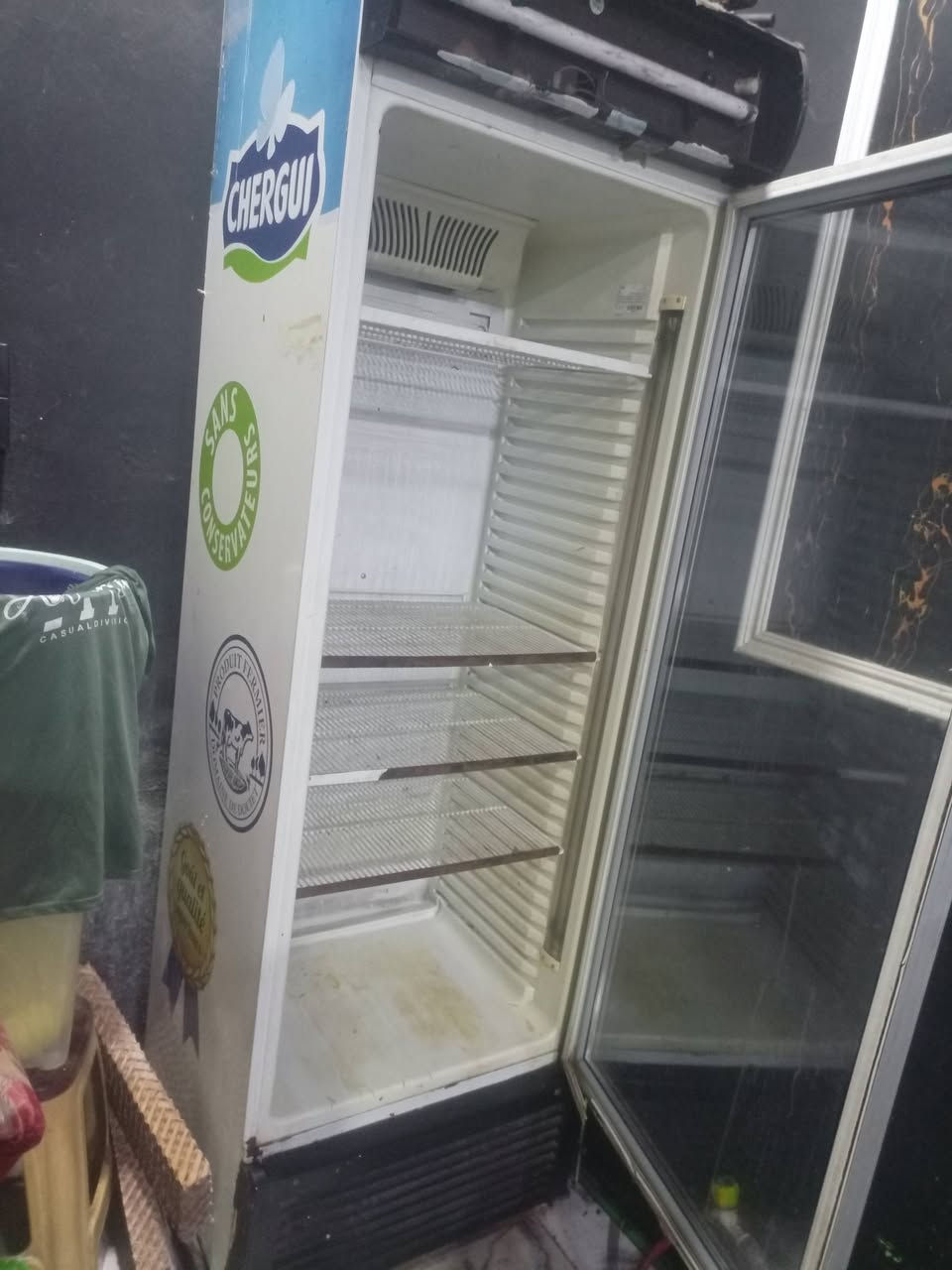 السلام عليكم براد حجم كبير للبيع عاطل بيه ماطور فقط براد نظيف كدام عينك بالصوره السعر 150 وبيه مجال مكان حي المهندسين شارع الخيمه..مكلف مكلف مكلف بنشر للتواصل الاتصال على الرقم ***********
